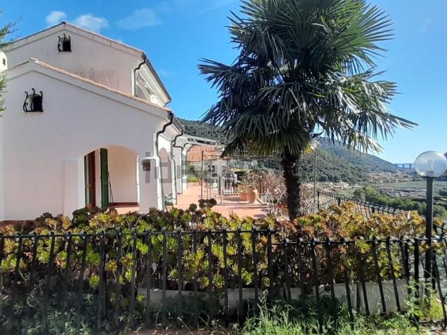 Case e ville in vendita di 400 m² in Via Crescia