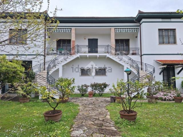 Case e ville in vendita di 400 m² in Via Amedeo, 116