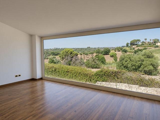 Case e ville in vendita di 400 m² in Via Agamennone