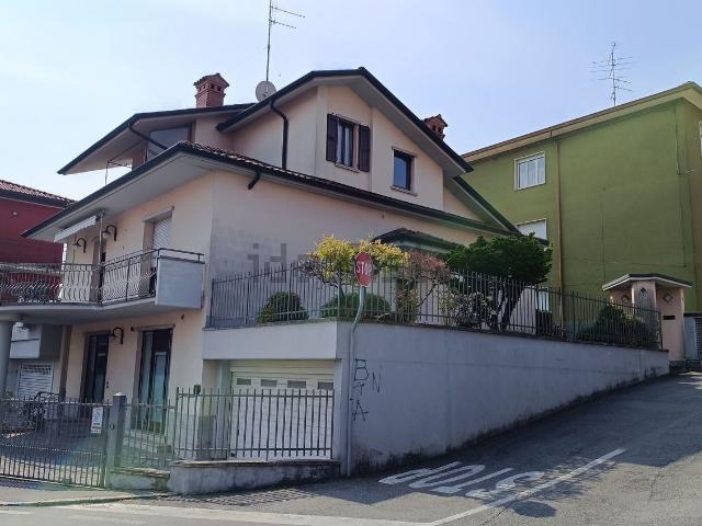 Case e ville in vendita di 400 m² in Via Al Luio