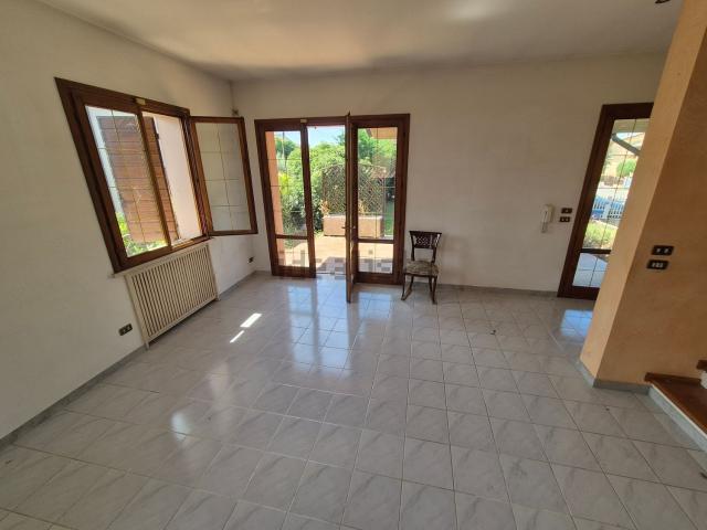 Case e ville in vendita di 400 m² in Via Almerini