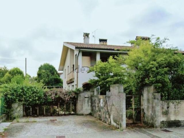 Case e ville in vendita di 400 m² in Via Armando Diaz
