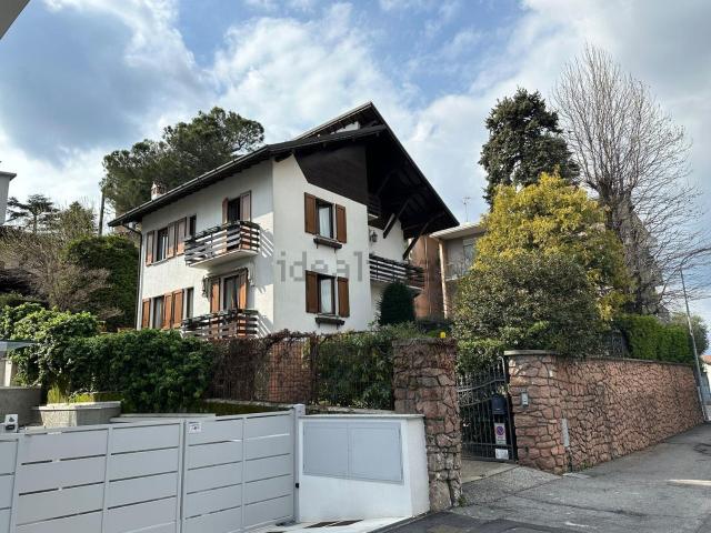 Case e ville in vendita di 400 m² in Via Asiago, 57