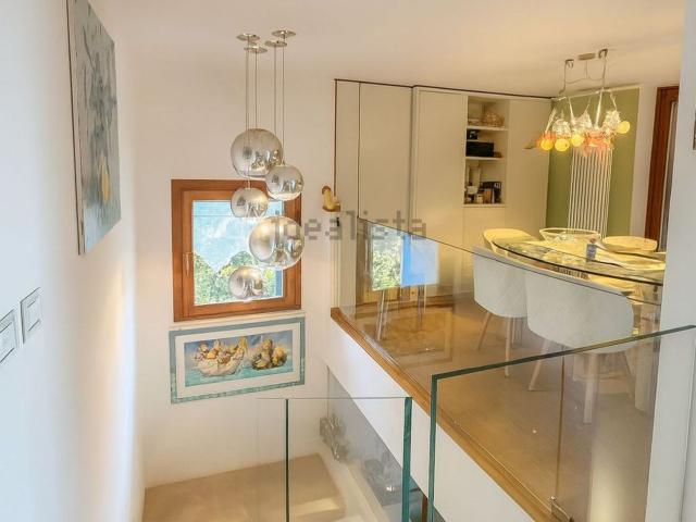 Case e ville in vendita di 400 m² in Via Bella Valle