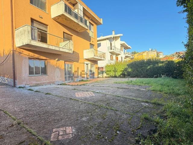 Case e ville in vendita di 400 m² in Via Biagio Miraglia