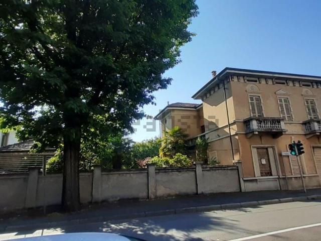 Case e ville in vendita di 400 m² in Via BUONARROTTI, 12