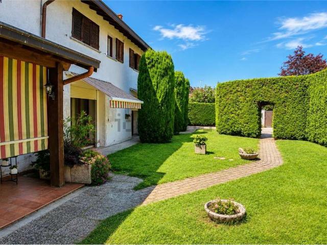 Case e ville in vendita di 400 m² in Via G. Mazzini, 76