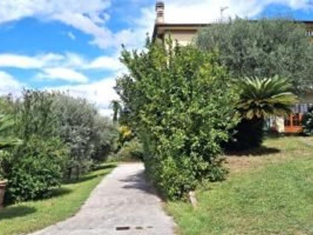 Case e ville in vendita di 400 m² in Via Gaetano Donizetti San Martino a Ulmiano