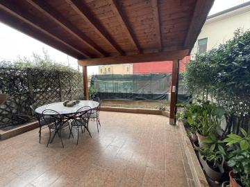Case e ville in vendita di 400 m² in Via Galileo Galilei