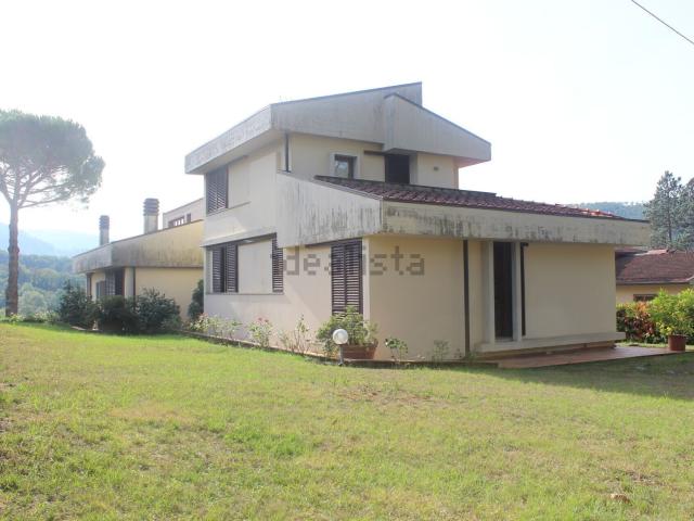 Case e ville in vendita di 400 m² in Via Giuseppe Verdi