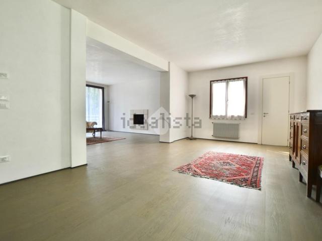 Case e ville in vendita di 400 m² in Via Guizza