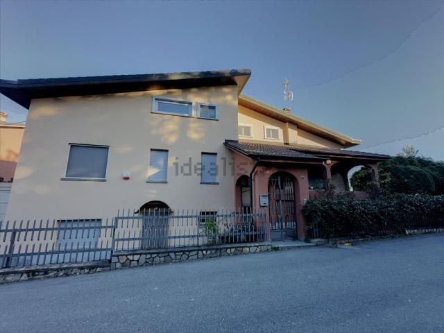 Case e ville in vendita di 400 m² in Via Dottor Rinetti