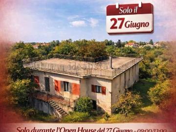 Case e ville in vendita di 400 m² in Via de Pretis, 1