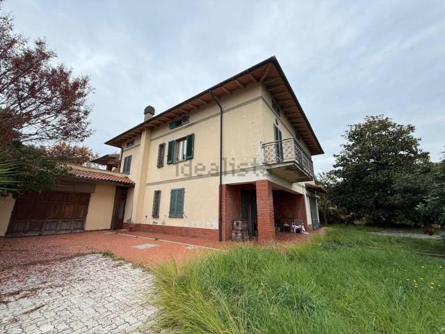 Case e ville in vendita di 400 m² in Via degli Aironi