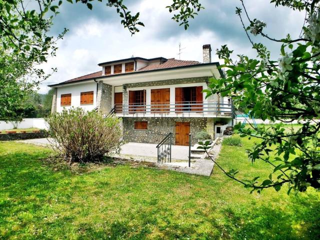 Case e ville in vendita di 400 m² in Via dei Monti Simbruini