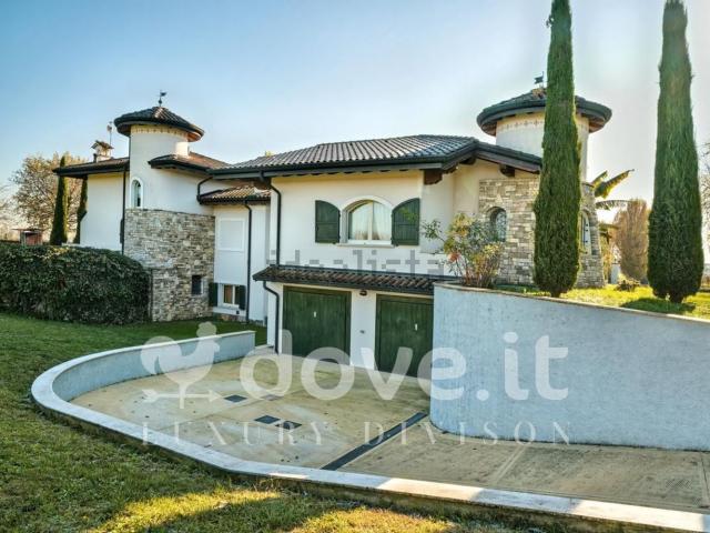 Case e ville in vendita di 400 m² in Via dei Gazzi, 3