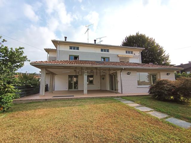 Case e ville in vendita di 400 m² in Via dei Pezzoli
