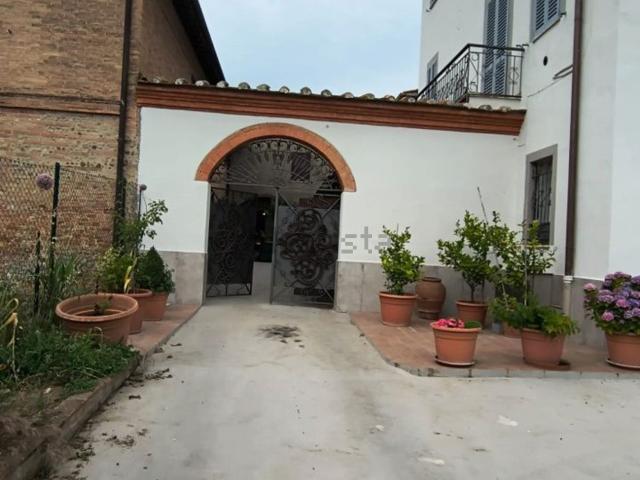 Case e ville in vendita di 400 m² in Via del Poggio