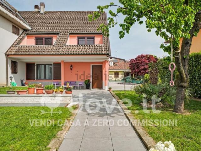 Case e ville in vendita di 400 m² in Via della Pace, 7