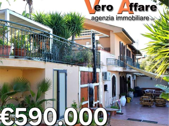 Case e ville in vendita di 400 m² in Via delle Ninfee