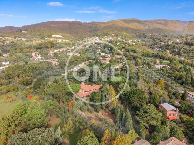 Case e ville in vendita di 400 m² in Via di Colle Petrone, 19