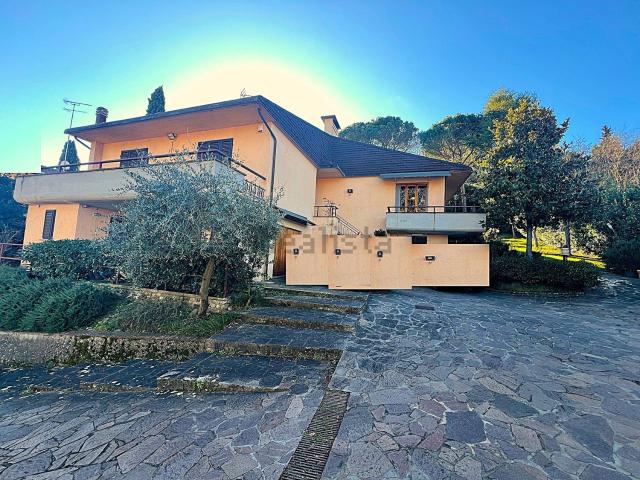 Case e ville in vendita di 400 m² in Via Europa
