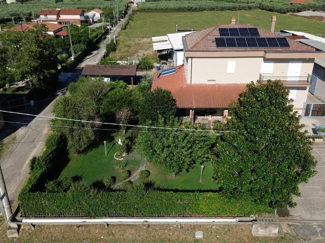Case e ville in vendita di 400 m² in Via Fabrizio Maffi, 2