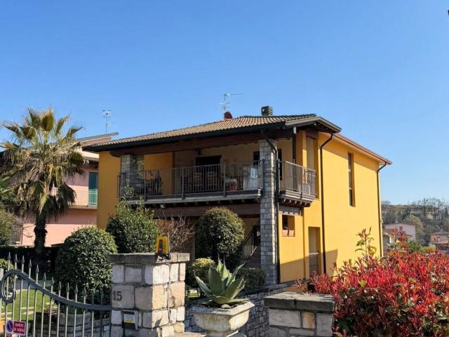 Case e ville in vendita di 400 m² in Via Filatoio