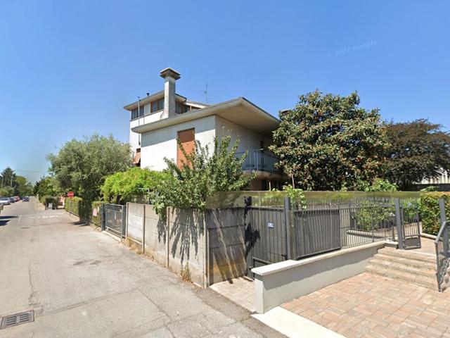 Case e ville in vendita di 400 m² in Via Fratelli Cairoli, 29