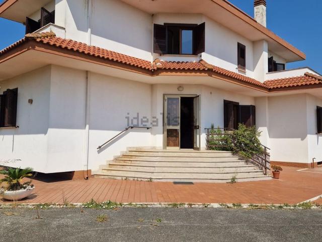 Case e ville in vendita di 400 m² in Via Isonzo