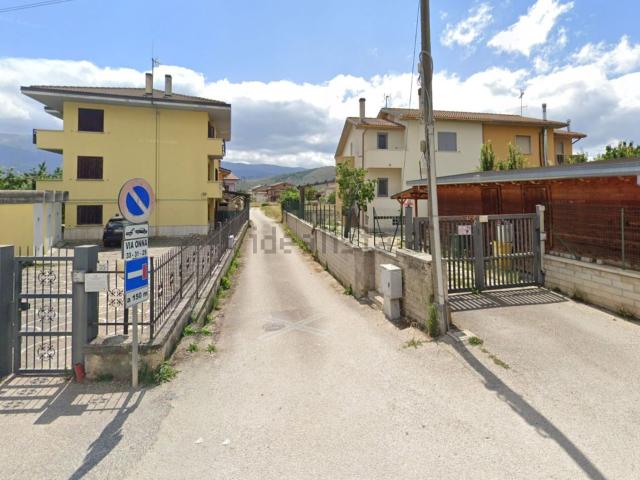 Case e ville in vendita di 400 m² in Via Onna