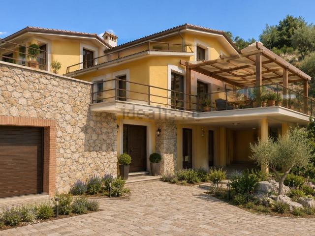 Case e ville in vendita di 400 m² in Via Olmo