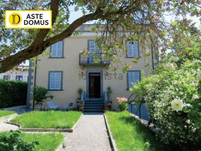 Case e ville in vendita di 400 m² in Via Orvietana, 18