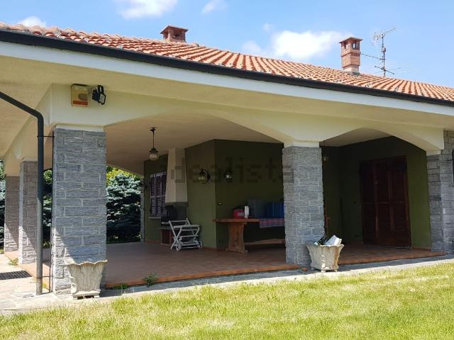 Case e ville in vendita di 400 m² in Via Lago, 39