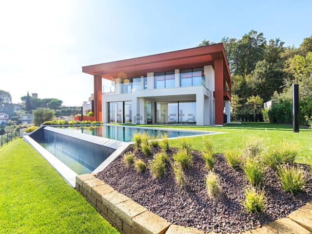 Case e ville in vendita di 400 m² in Via Levrini, 30