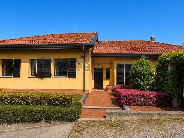Case e ville in vendita di 400 m² in Via Libertà