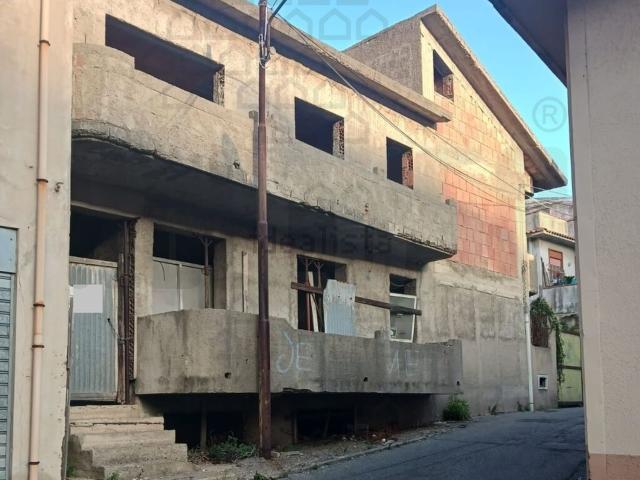 Case e ville in vendita di 400 m² in Via Luigi Rizzo