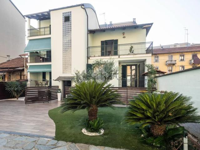 Case e ville in vendita di 400 m² in Via Montalenghe, 2