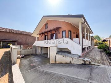 Case e ville in vendita di 400 m² in Via Monte Grappa, 4