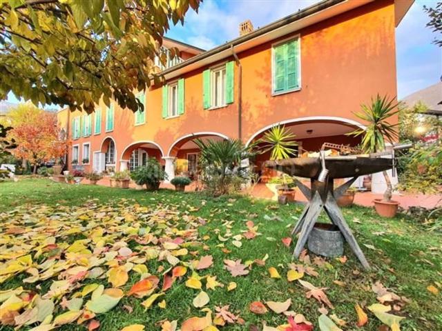 Case e ville in vendita di 400 m² in Via Monte Grappa