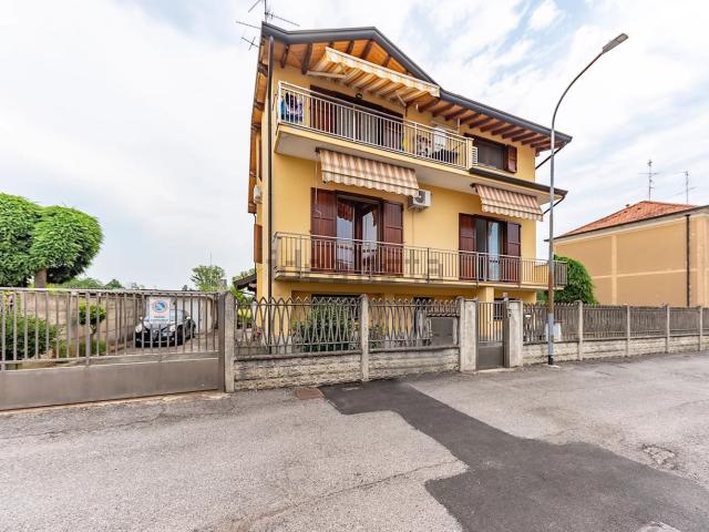 Case e ville in vendita di 400 m² in Via Monte Nevoso, 10