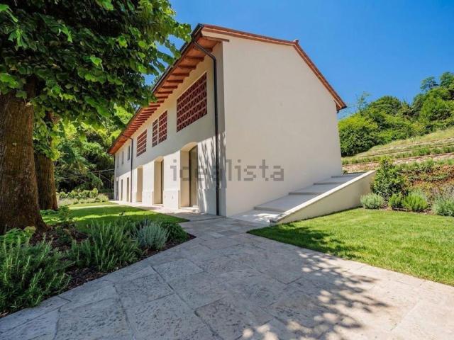 Case e ville in vendita di 400 m² in Via Montebello