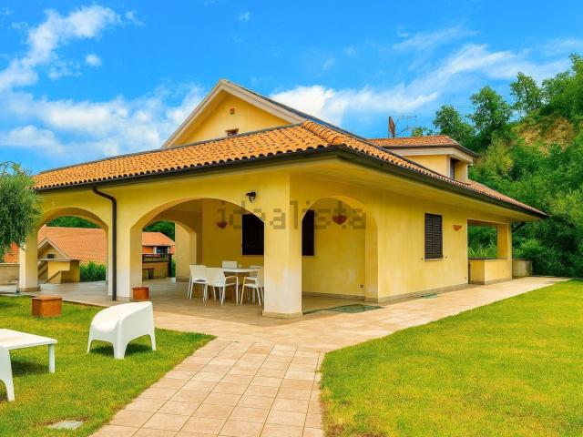 Case e ville in vendita di 400 m² in Via Monterocco