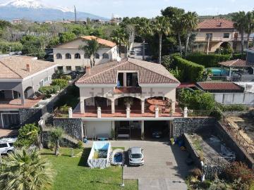 Case e ville in vendita di 400 m² in Via Monti