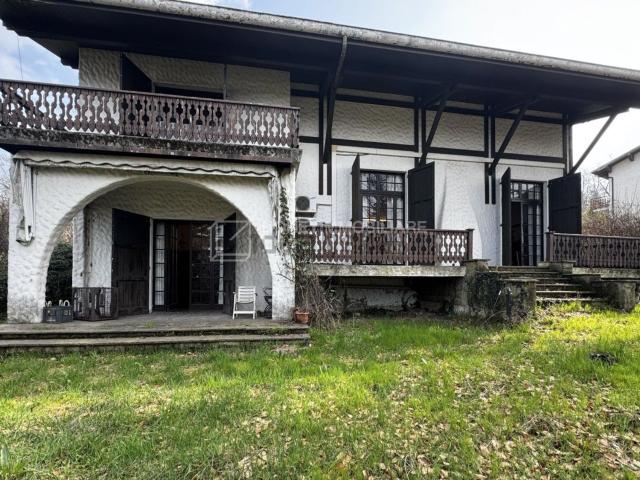 Case e ville in vendita di 400 m² in Via Moro A 5
