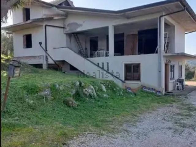 Case e ville in vendita di 400 m² in Via Madonna delle Grazie