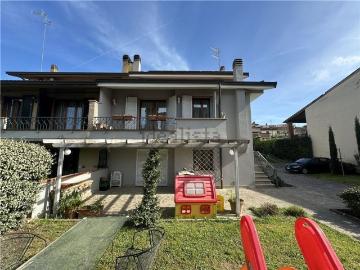Case e ville in vendita di 368 m² in Via Maremmana