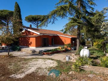 Case e ville in vendita di 400 m² in Via Marmorelle
