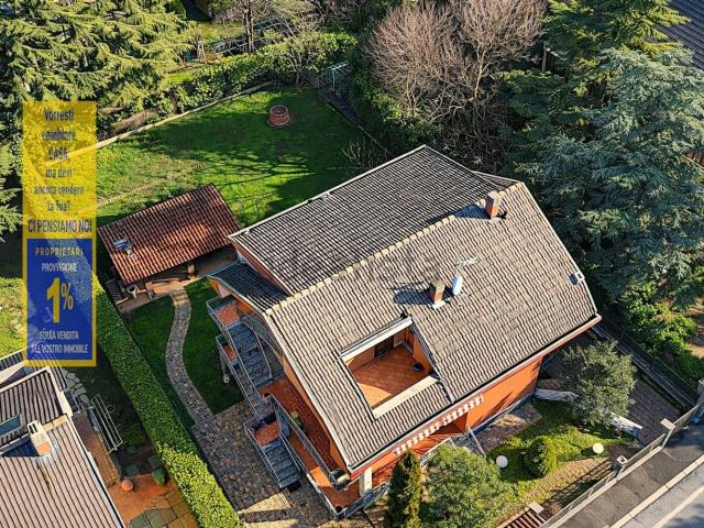 Case e ville in vendita di 400 m² in Via Martiri della Libertà, 21