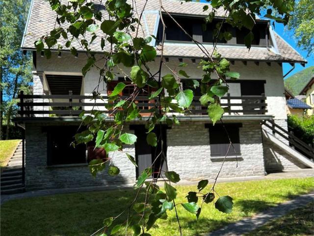 Case e ville in vendita di 400 m² in Via Melezzo, 9
